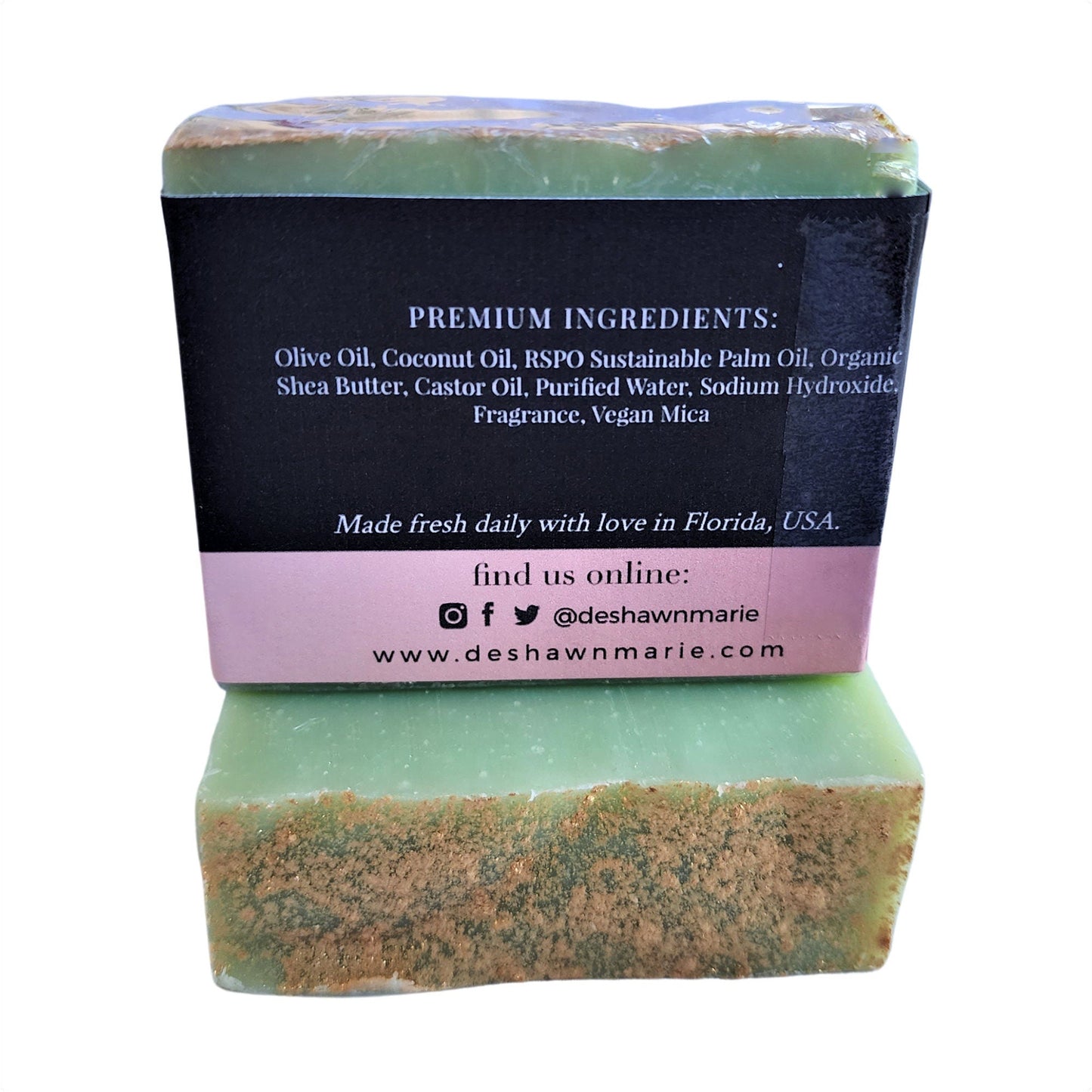 Sparkling Apple Soap captures the bright, invigorating scent of orchard-fresh apples with the fizzy essence of sparkling cider.