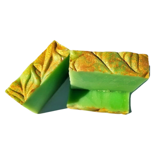Sparkling Apple Soap captures the bright, invigorating scent of orchard-fresh apples with the fizzy essence of sparkling cider.